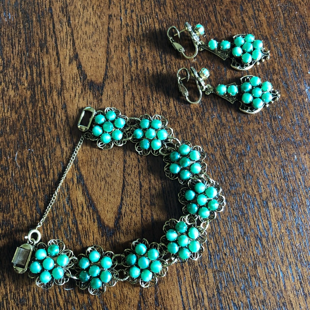 Bracelet and earrings jade set